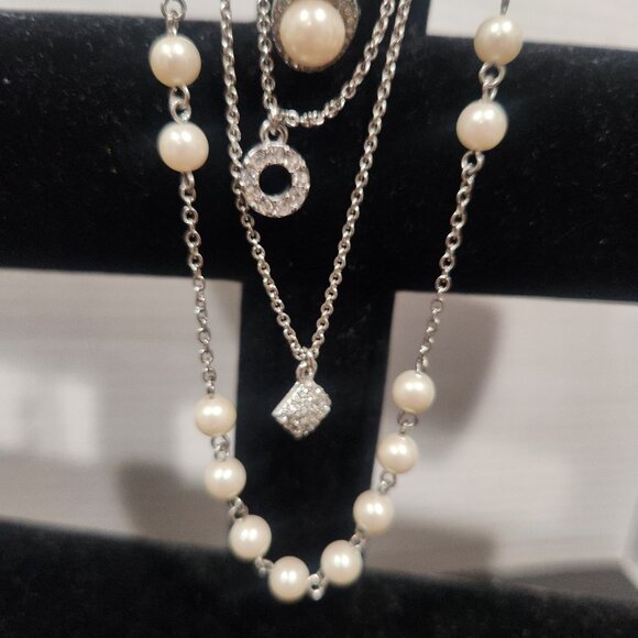 Ann Taylor Faux Pearl & Diamond Rhinestone Clusters 4 Strands Necklace Silver - Picture 5 of 10